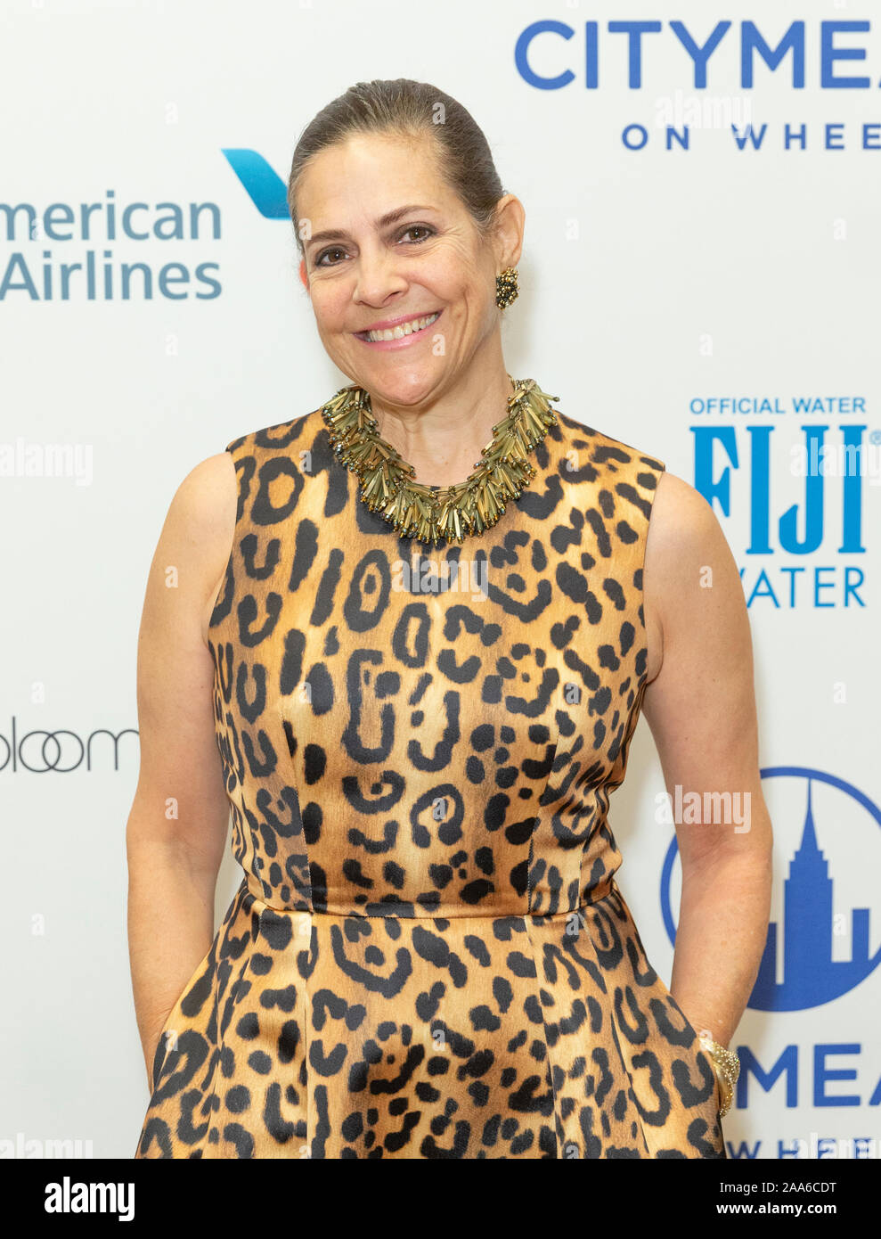 new-york-ny-november-19-2019-alexandra-lebenthal-attends-citymeals-on-wheels-33rd-annual-power-lunch-for-women-at-the-plaza-hotel-2AA6CDT